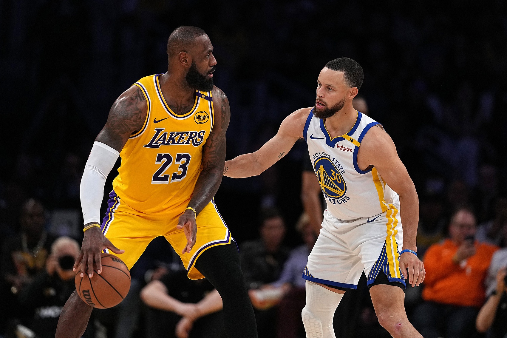 NBA名宿炮轰詹姆斯 称其不敌甜瓜库里却难撼乔丹传奇