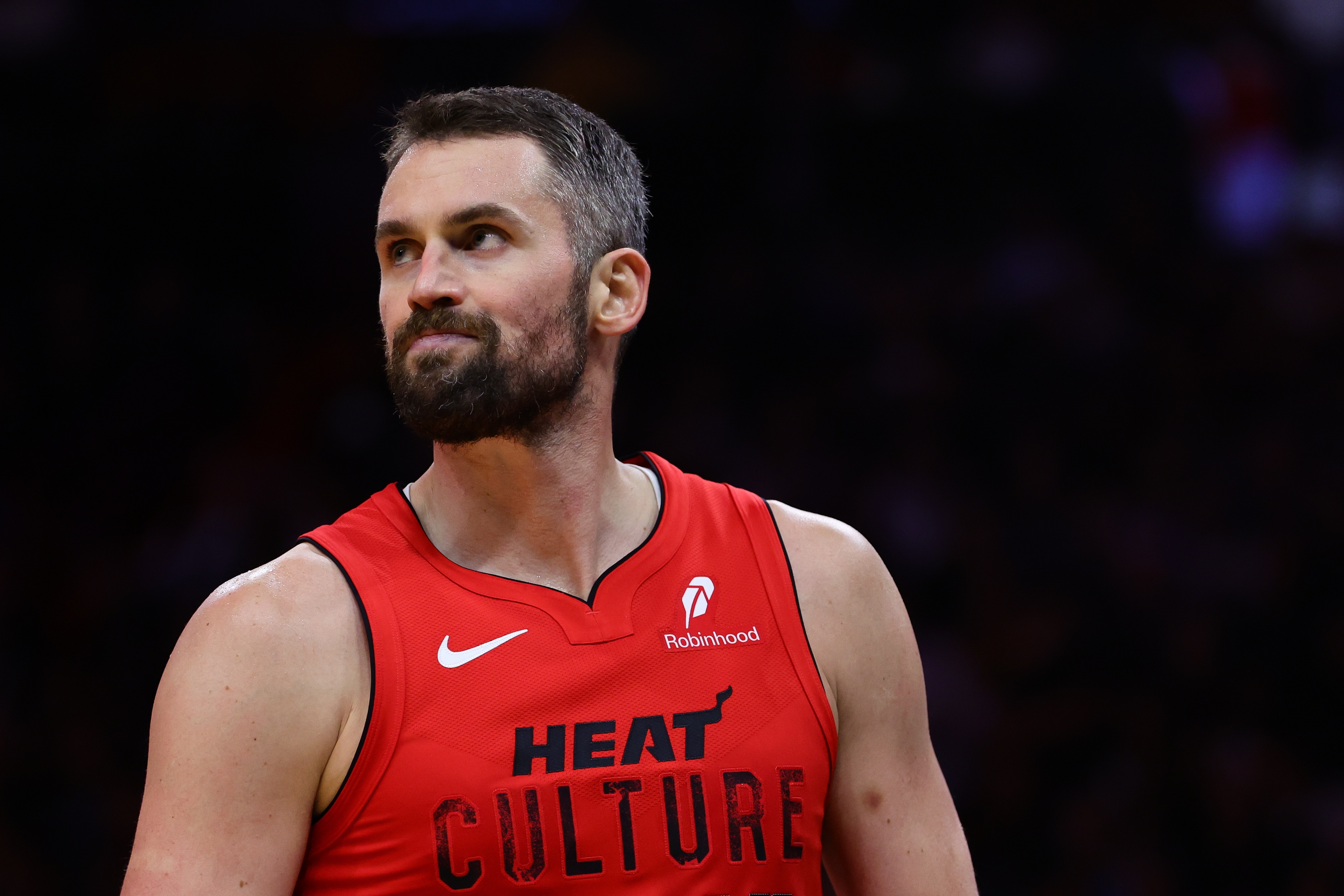 NBA自由市场最新动向 乐福争夺战骑士稳居榜首勇士紧追湖人热火蓄势待发